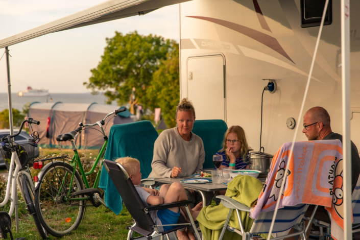 Familj på Kneippbyn Camping Visby Gotland