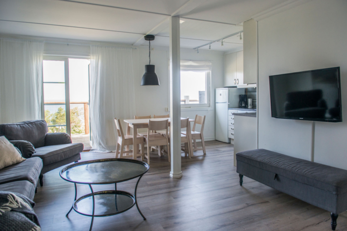 Kök & vardagsrum, lägenheterna "Kyllaj" på Kneippbyn Resort Visby Gotland