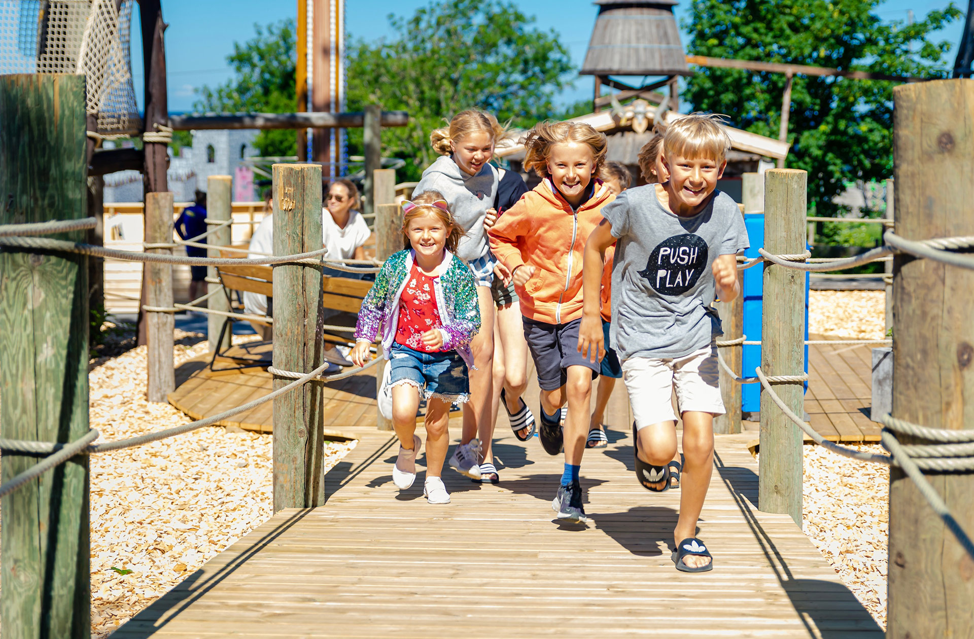 Barn leker på Kneippbyn Resort Visby